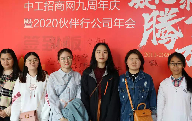 年会开始前签到处的倩影6.jpg 年会开始前签到处的倩影6.jpg