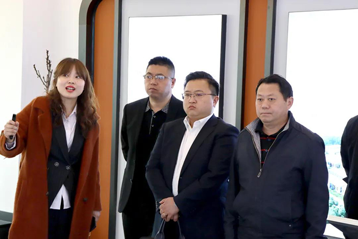 重庆市潼南高新区管委会领导莅临四川伙伴考察2.jpg