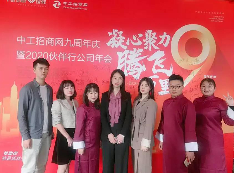 年会开始前签到处的倩影7.jpg 年会开始前签到处的倩影7.jpg